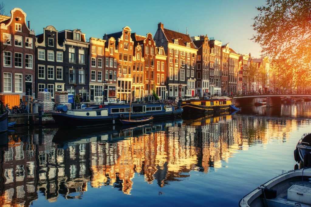 What is the Best Time for an Amsterdam Canal Cruise