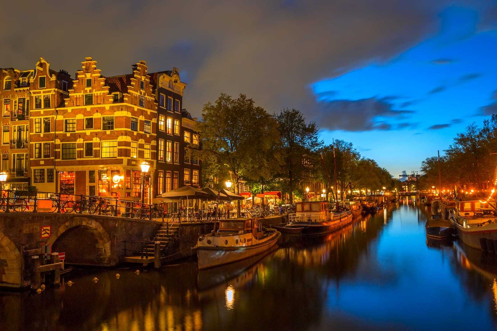 Canal Cruise Amsterdam at Night - Read this before you book tickets!
