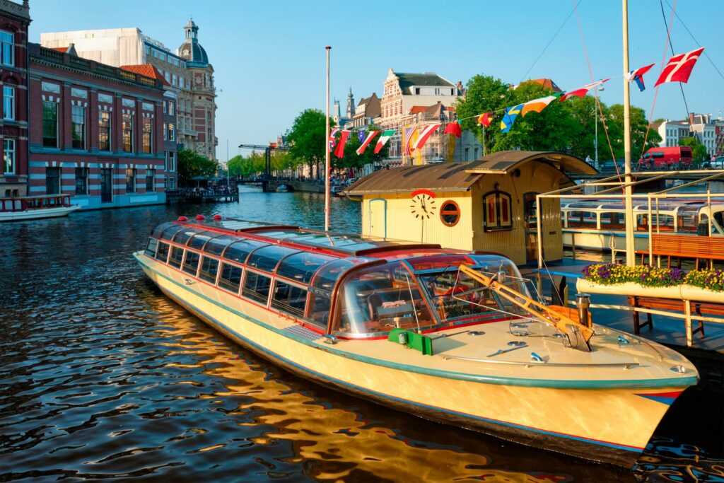 Is it worth doing a canal cruise in Amsterdam